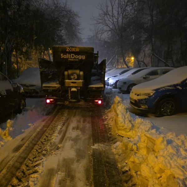 Cod Roșu de viscol: drumuri &icirc;nchise, pene de curent și curse aeriene anulate