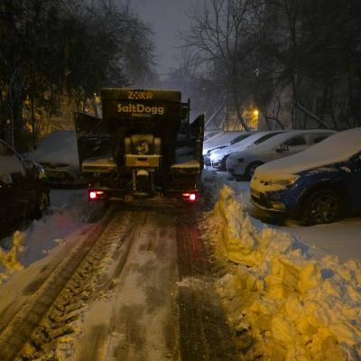 Cod Roșu de viscol: drumuri &icirc;nchise, pene de curent și curse aeriene anulate