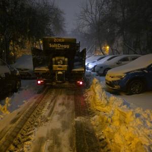 Cod Roșu de viscol: drumuri &icirc;nchise, pene de curent și curse aeriene anulate