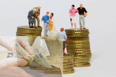 Guvernul ar putea interzice cumulul pensie-salariu în cazul angajaților la stat