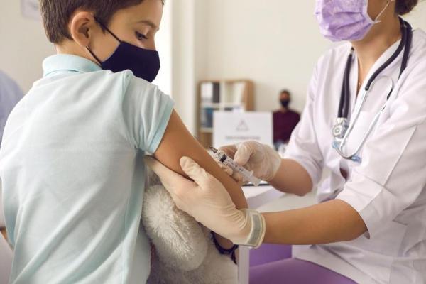 Părinții se pot programa, &icirc;ncep&acirc;nd de joi, pentru vaccinarea copiilor
