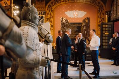 Soldații de teracotă, într-o  expoziția temporară a Muzeului Județean Mureș