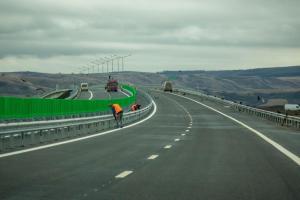 Constructori din România și Bosnia vor realiza un lot de 38 de kilometri din A8