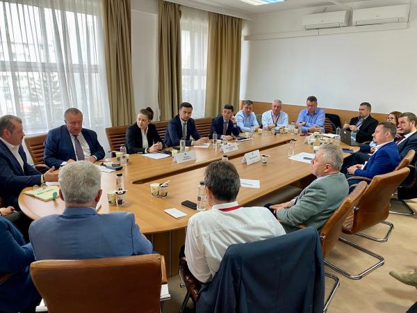 Comunitățile locale din Argeș și Sibiu, invitate la discuții, de Cancelaria Prim-Ministrului, pe marginea proiectelor de finanțare