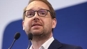 Dominic Fritz a comentat moțiunea simplă împotriva Dianei Buzoianu. Ministra Mediului este o dublă amenințare pentru extremiști