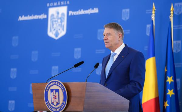 Președintele Iohannis și premierul din Luxemburg vizitează Centrul Naţional de Instruire din Cincu