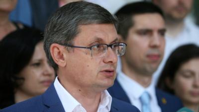 Igor Grosu îi îndeamnă pe moldovenii cu acte românești să iasă în număr mare la vot ca să salveze parcursul european al României