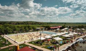 Stațiunea Turistică Tășnad – finalistă în competiția „Destinația Anului 2025”!