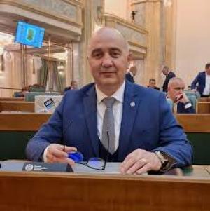 Amendament la Senat: autovehiculele publice să fie inscripționate în mod obligatoriu