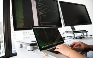 USR: Facem un prim pas pentru a scăpa de semnăturile și formalitățile inutile, actele din instanță nu mai trebuie să fie semnate olograf