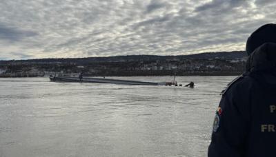 Alertă pe fluviu: Barje cu fertilizatori agricol se prăbușesc &icirc;n Dunăre