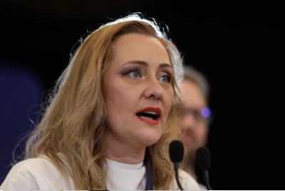 Lasconi îl atacă pe Iohannis: zace în continuare în funcție și nu face nimic