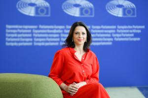 REPER: Guvernanții au transformat TAROM într-un cuib de nepotism și ineficiență, acum vin cu soluții simpliste și populiste
