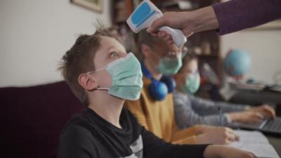 Ministerul Educației: Numărul infectărilor cu COVID &icirc;n r&acirc;ndul elevilor şi profesorilor din &icirc;nvăţăm&acirc;ntul preuniversitar a intrat pe o pantă descendentă