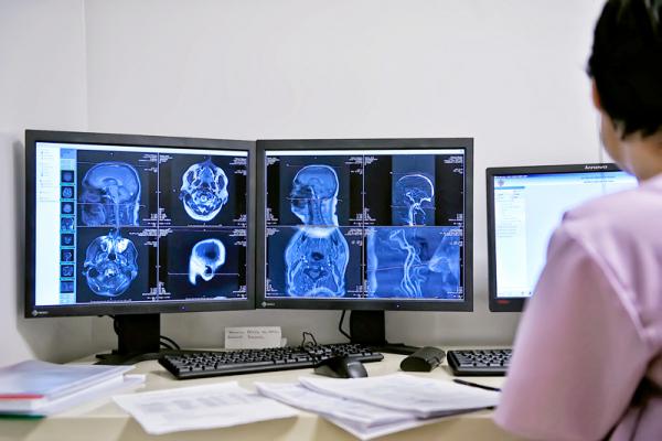 Mai puțină așteptare pentru pacienți: interpretarea analizelor imagistice, posibilă de la distanță