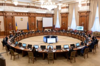 Protest la Senat. Angajații cer salarii mai mari