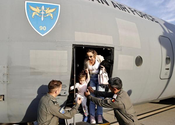 Zeci de rom&acirc;ni au fost repatriați din Liban. Ciolacu: Rom&acirc;nia nu-și abandonează niciodată cetățenii aflați &icirc;n dificultate