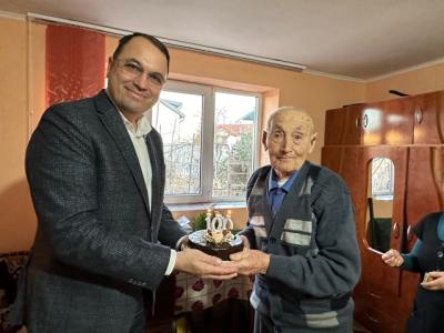 Primarul Misăilă l-a felicitat pe veteranul Mohorea Ștefan la 100 de ani!